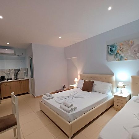 Arileo Hotel Himare Bagian luar foto