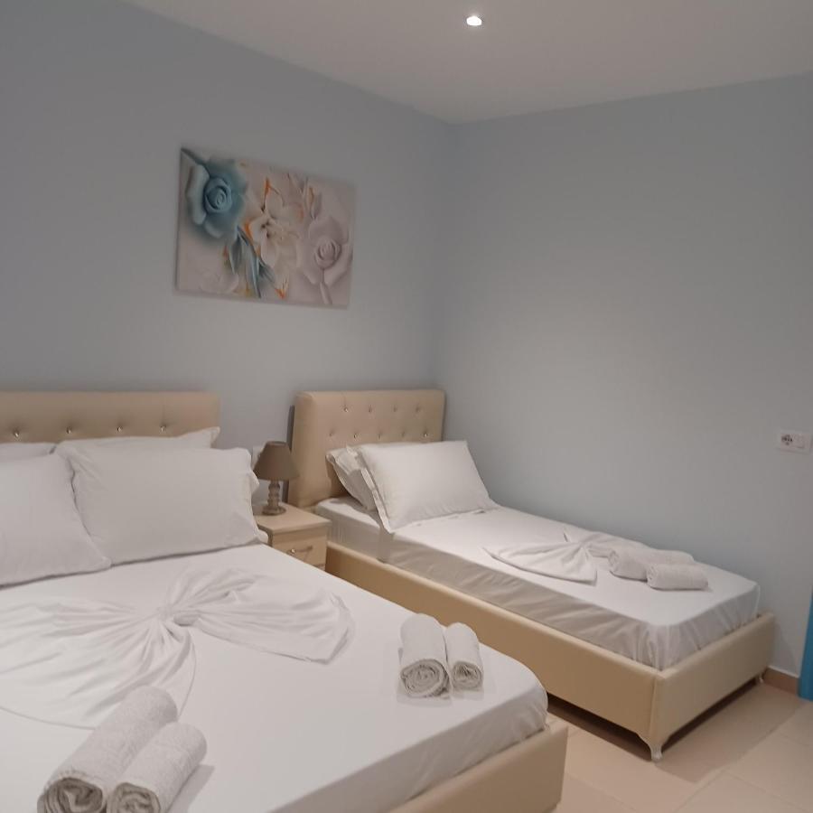 Arileo Hotel Himare Bagian luar foto