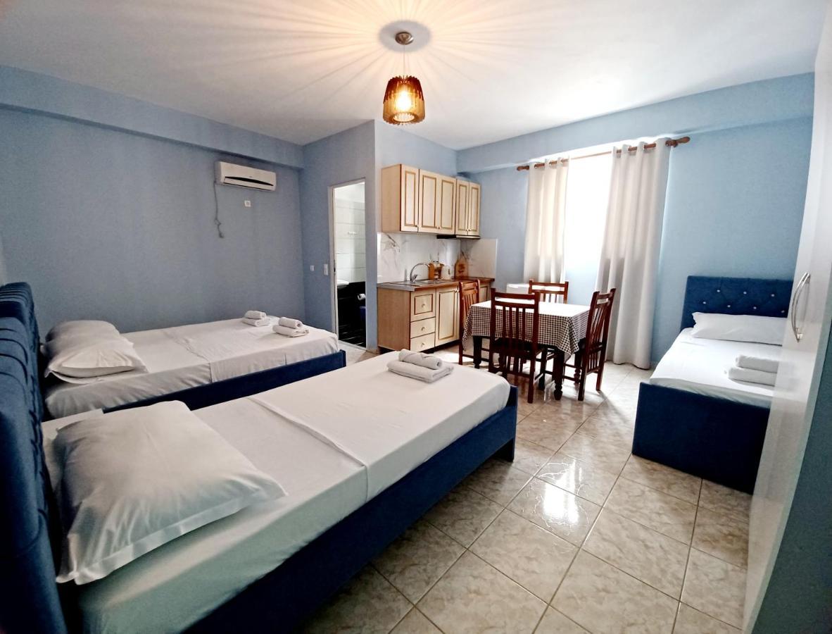 Arileo Hotel Himare Bagian luar foto