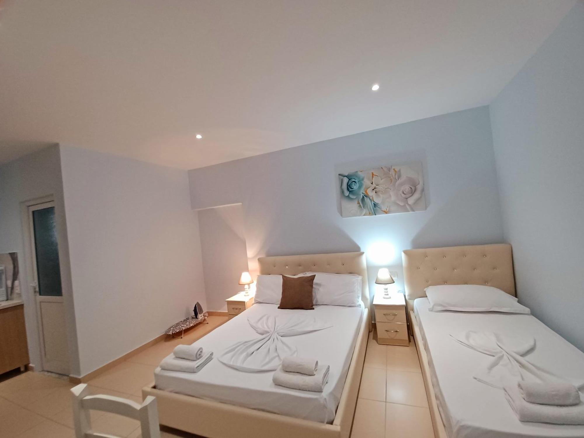 Arileo Hotel Himare Bagian luar foto