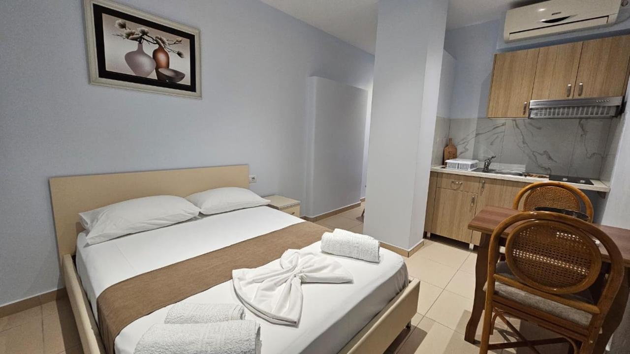 Arileo Hotel Himare Ruang foto