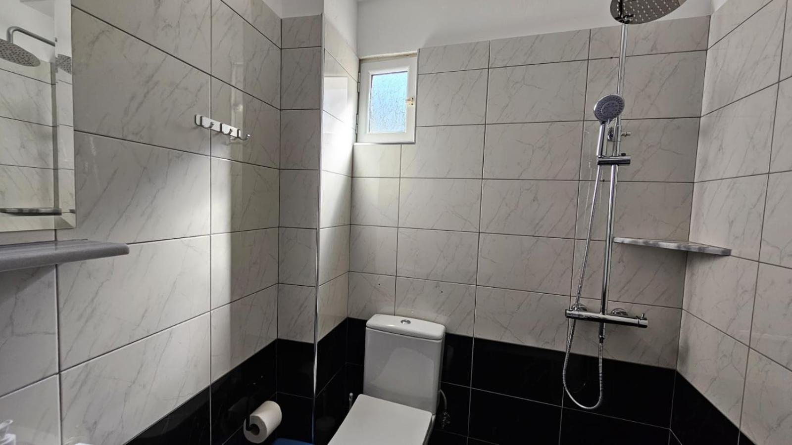 Arileo Hotel Himare Ruang foto