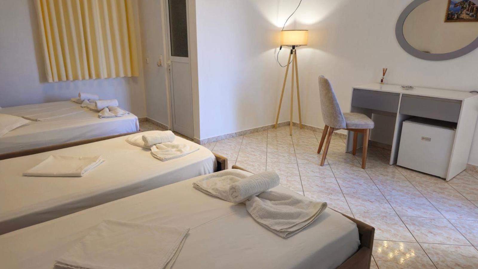 Arileo Hotel Himare Ruang foto