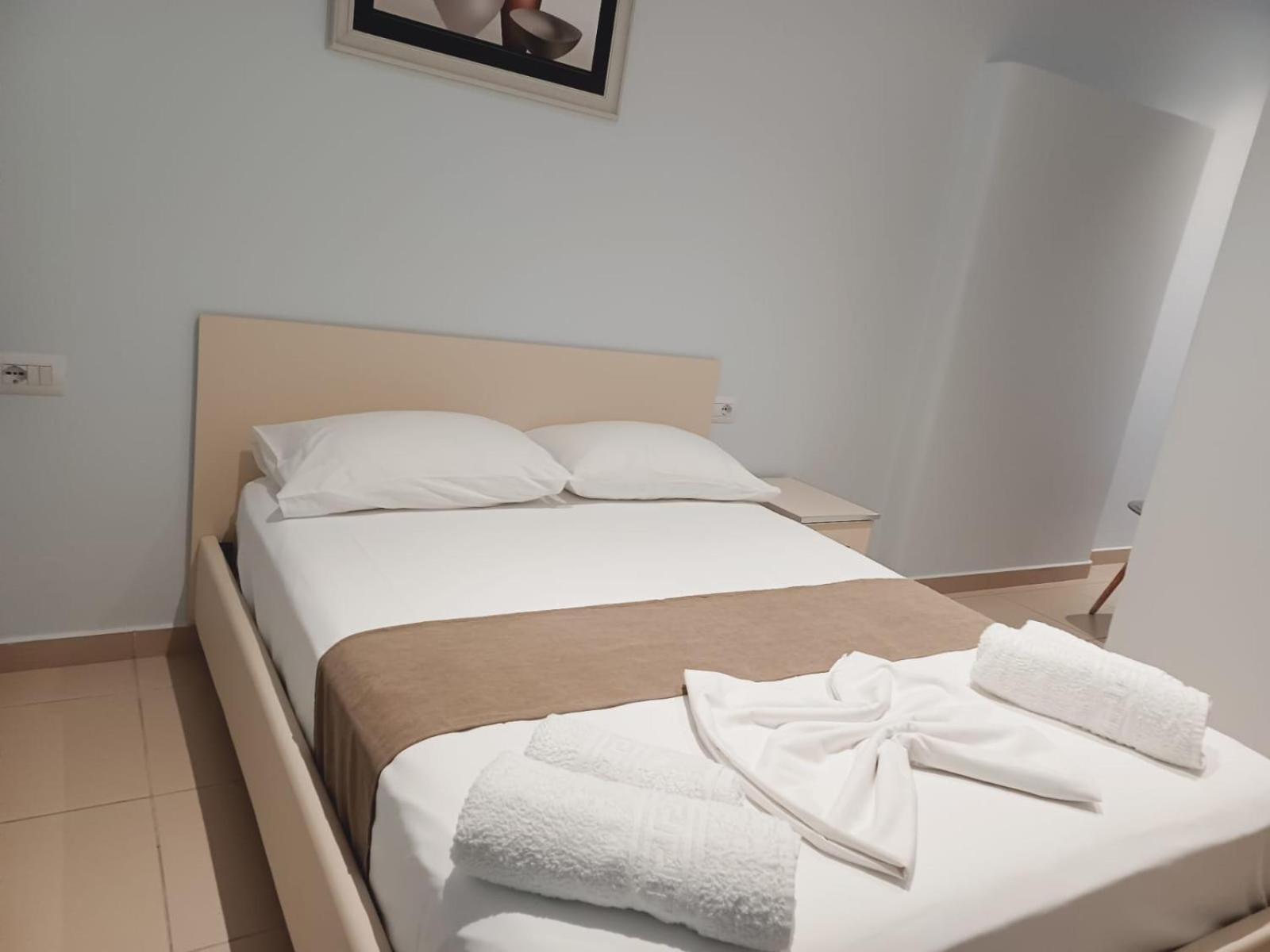 Arileo Hotel Himare Ruang foto