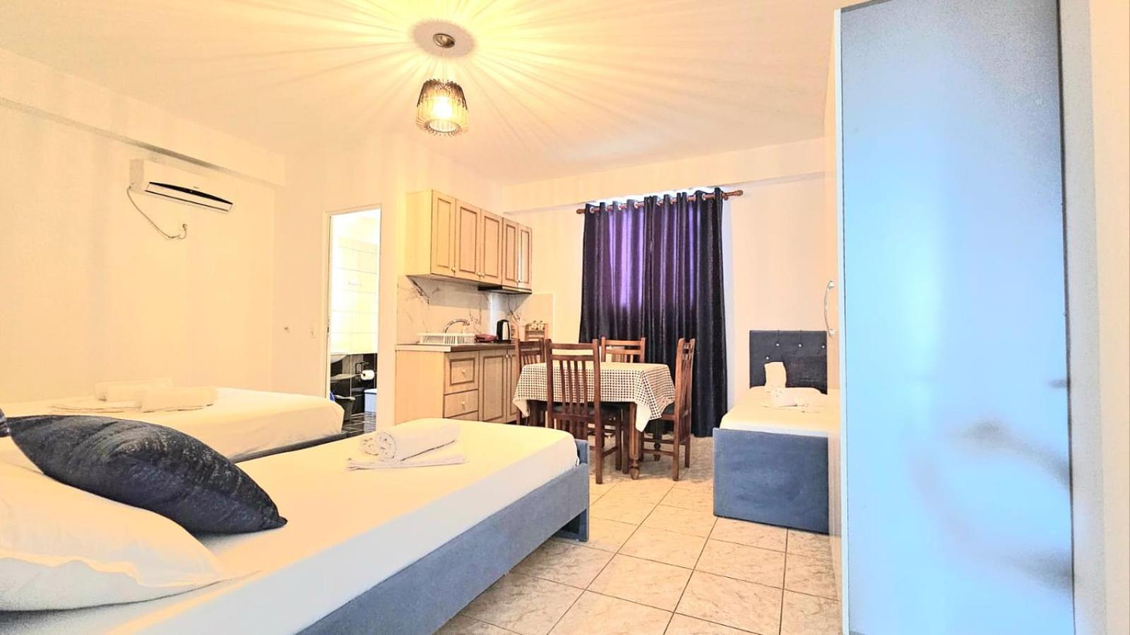 Arileo Hotel Himare Bagian luar foto