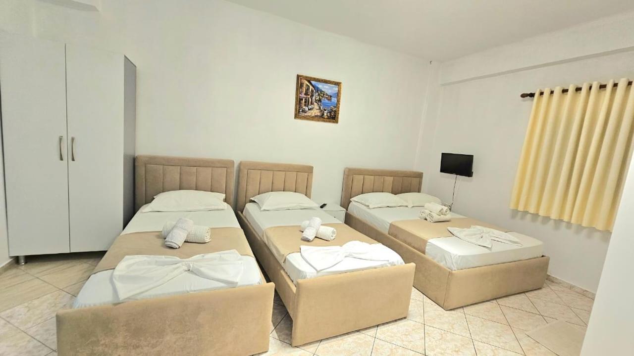 Arileo Hotel Himare Bagian luar foto