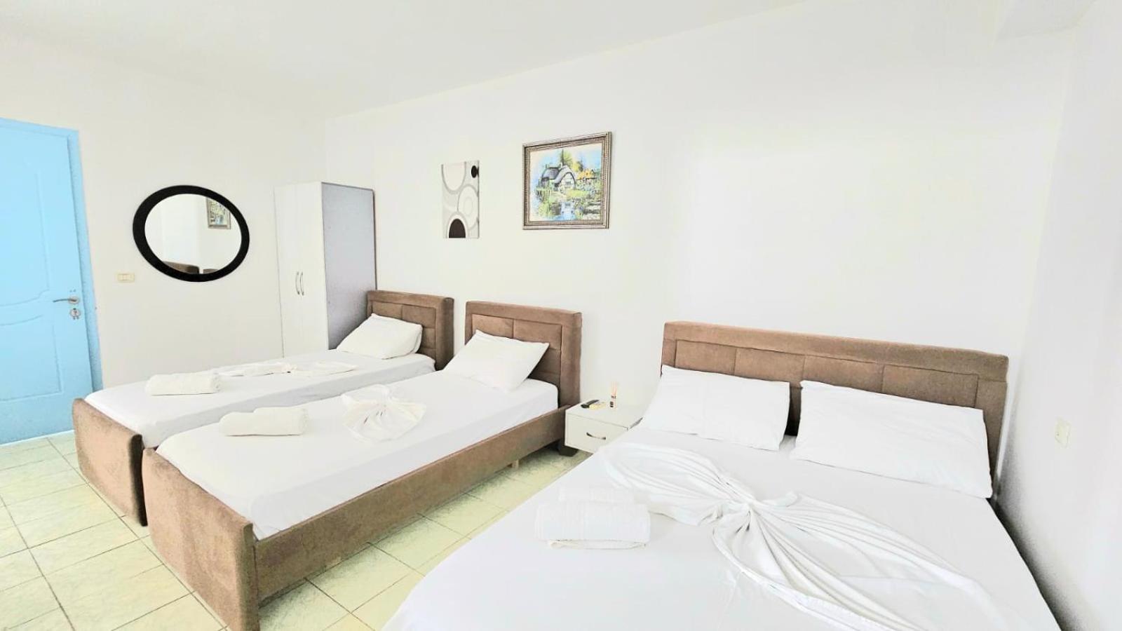 Arileo Hotel Himare Bagian luar foto