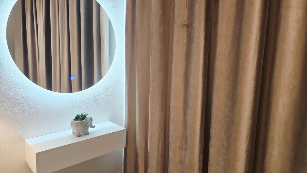 Arileo Hotel Himare Ruang foto